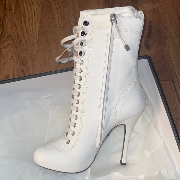 DSQUARED White Lace-Up Heeled Boots - Picture 11 of 13
